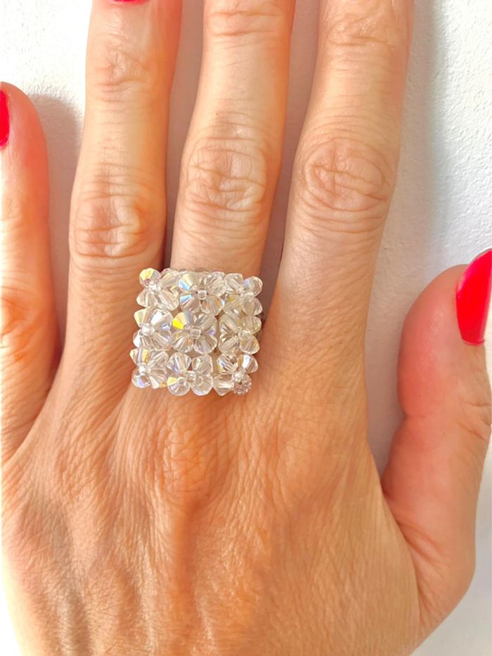 Bague ajustable avec petites perles transparentes - photo numéro 2