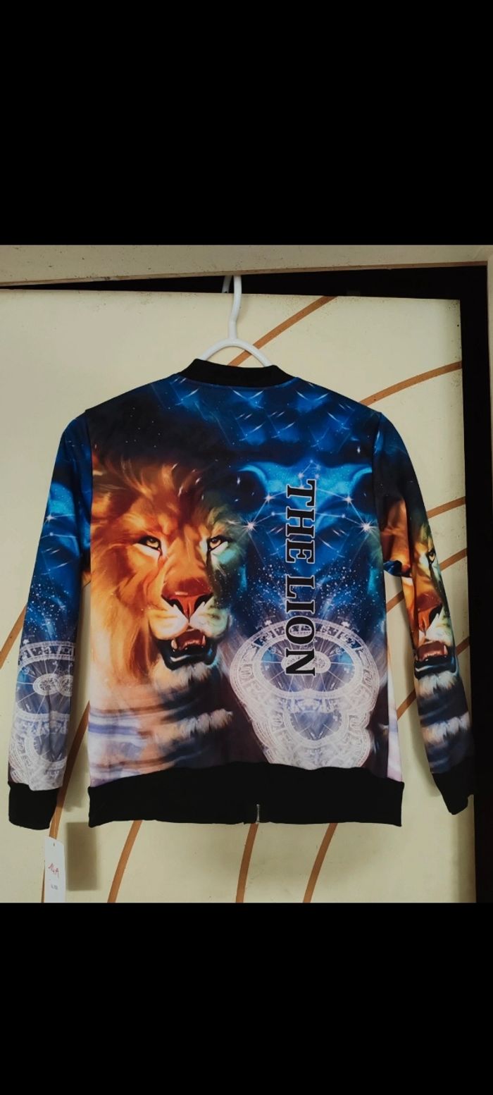 Veste sans capuche avec motif lion - photo numéro 2