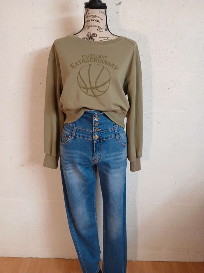 Sweat court taille L Dazy bon etat - photo numéro 9