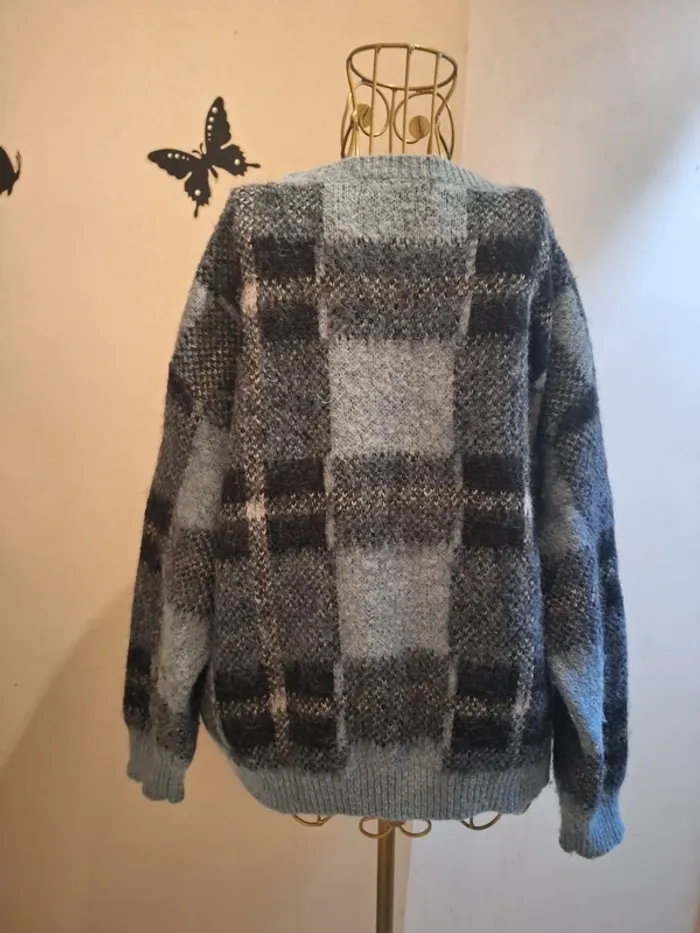 Pull d'hiver à carreaux - photo numéro 3