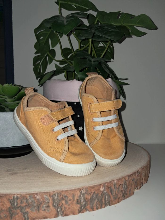 Chaussure toile jaune