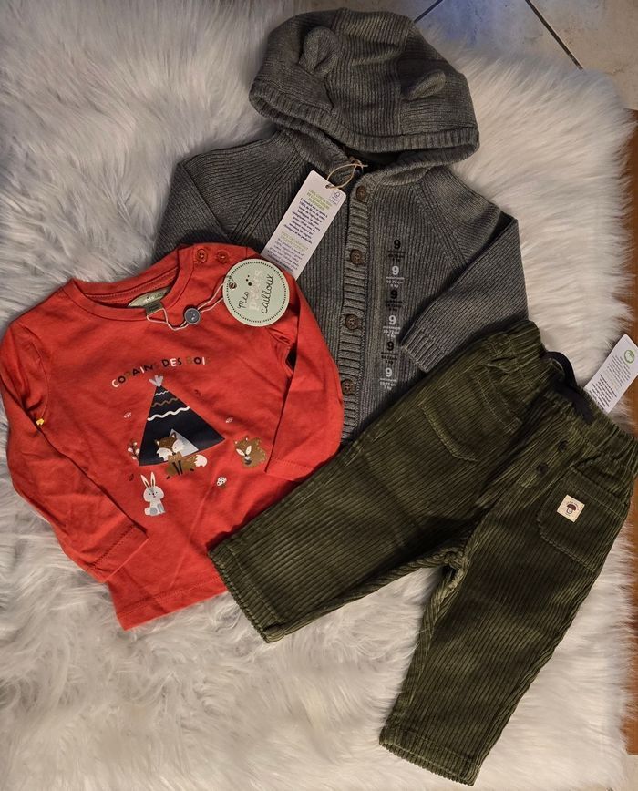 Neufs (non portés)🏷🏷🏷💙🤩😍 superbe ensemble teeshirt ml et pantalon velours 9 mois garçon 💙😍🤩