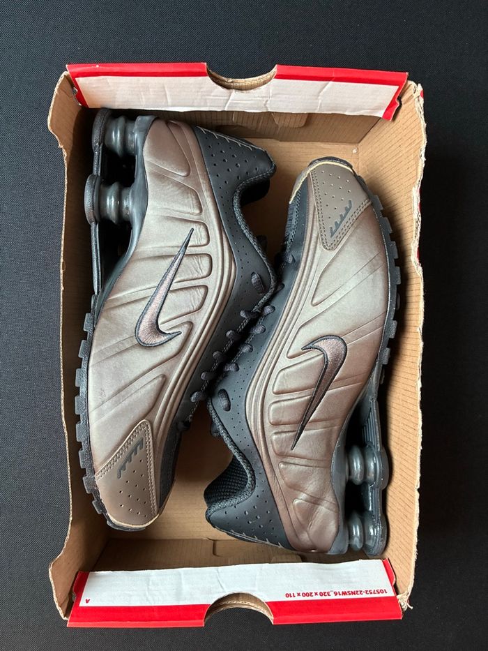 Baskets femme Nike shox R4 marron pointure 40 neuves - photo numéro 2