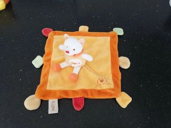 Doudou ours babynat grelot hochet