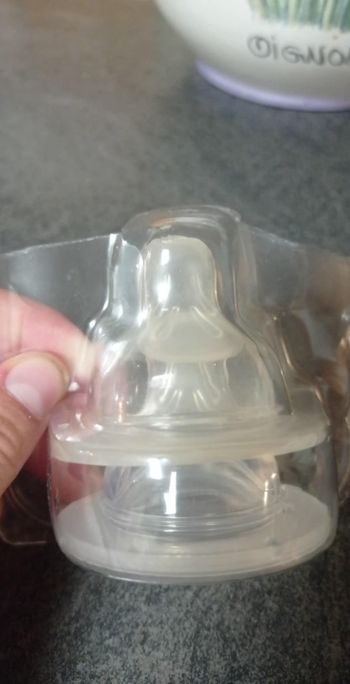 Une tétine taille 1 et une tétine taille 2 neuve