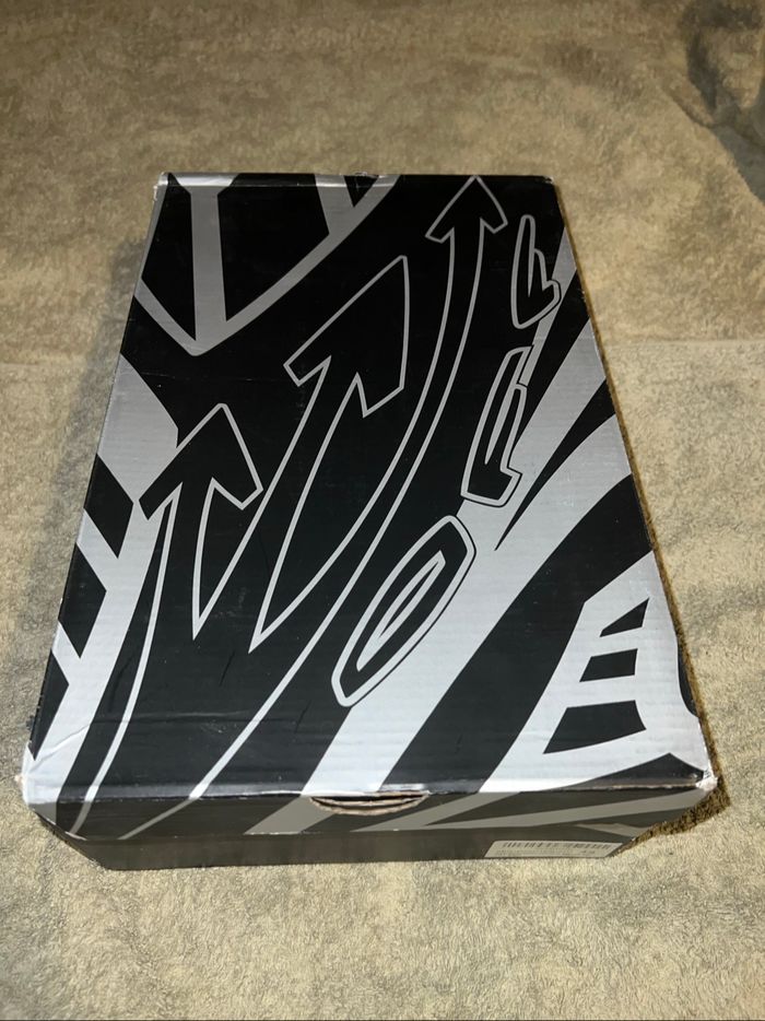 Baskets offWhite 2025 édition limitée rare - photo numéro 3