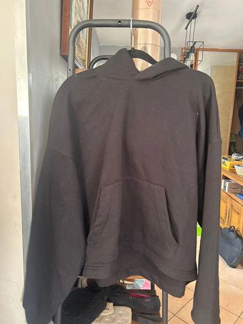 Sweat-shirt noir à capuche Berschka