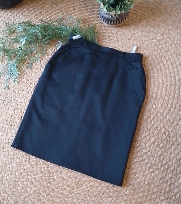Jupe noire polyester et laine avec doublure ( mesure dans l'annonce) - photo numéro 1