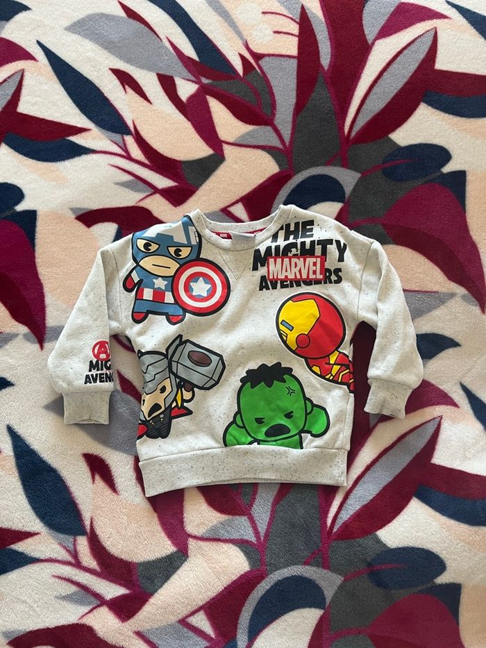 Tres beau pull Marvel