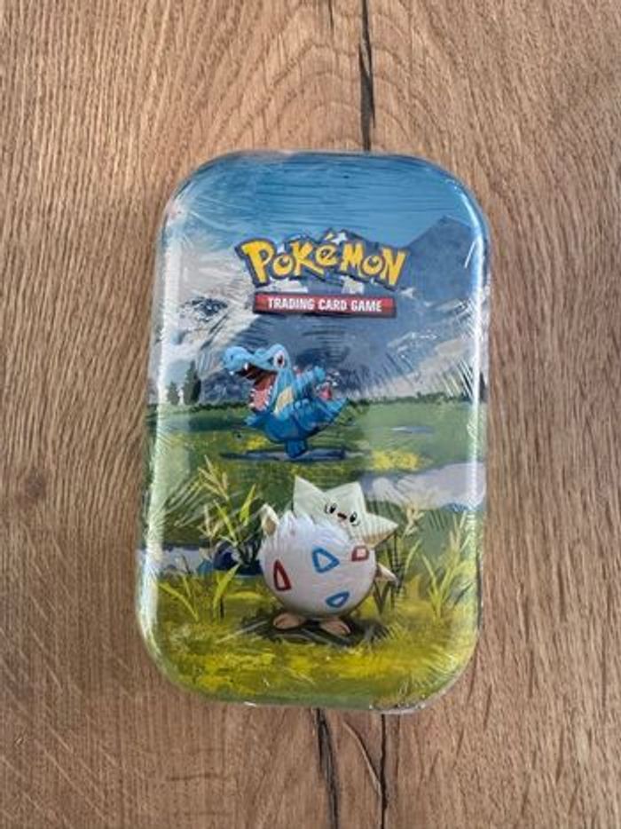 Mini Tin Pokémon Héros Transcendants – Scellée – ME2.5