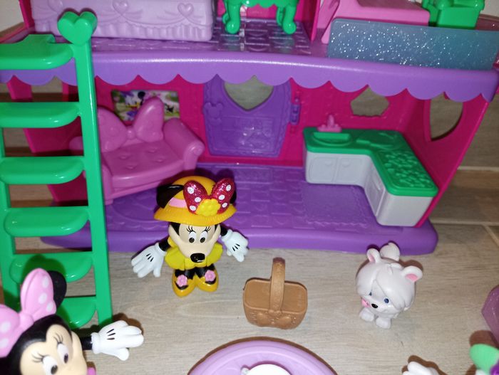 Maison de minnie avec personnages - photo numéro 3