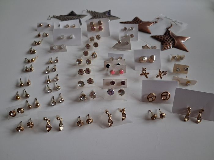 Lots de 50 paires de boucles d'oreilles neuf - photo numéro 1