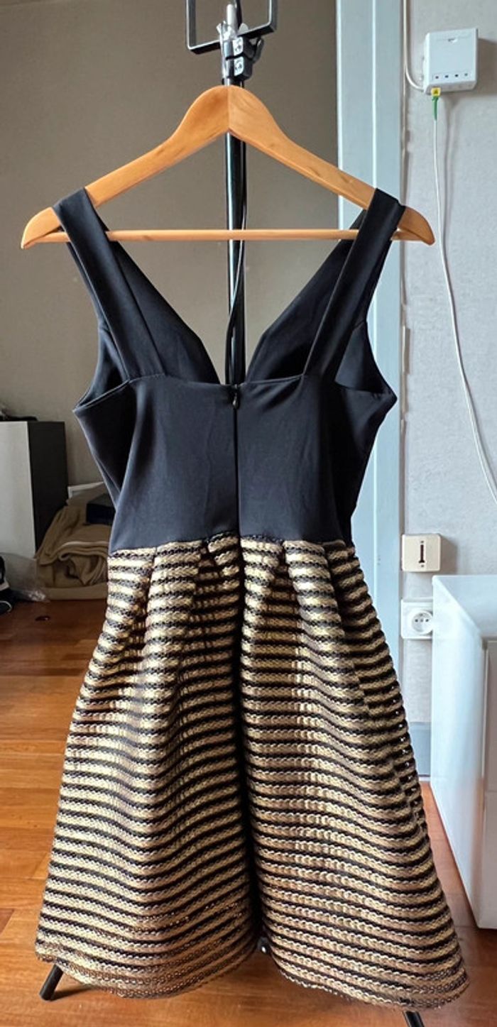 Robe de soirée dorée et noir - photo numéro 2