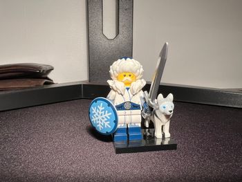 Lego figurine minifigure série 22 snow guardian gardien neige