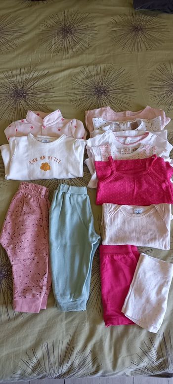 Lot de 12 vêtements printemps/été en taille 6 mois