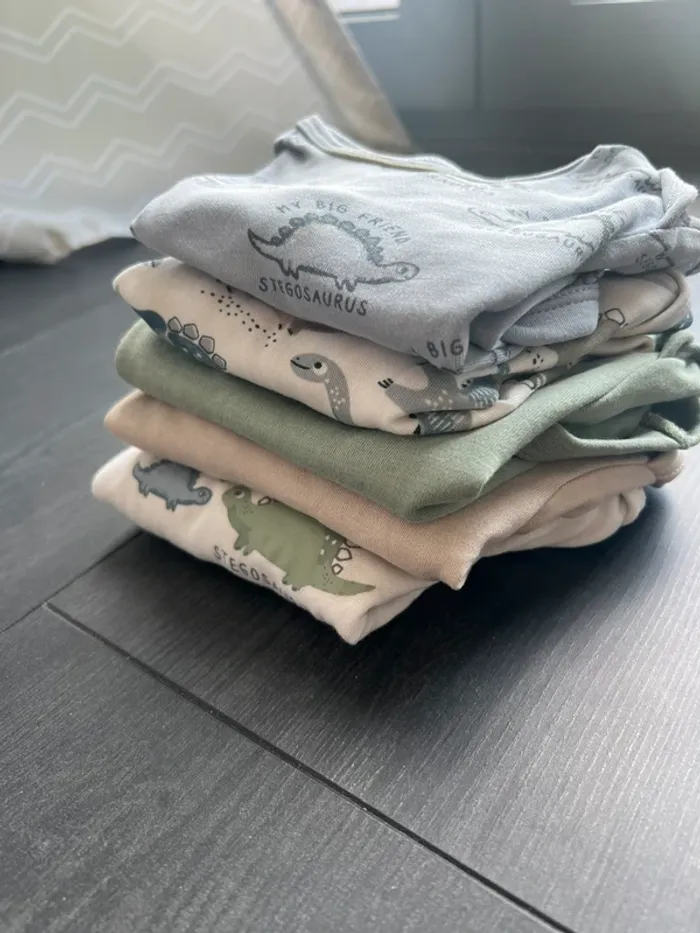 Lot de 5 bodies C&A 80cm