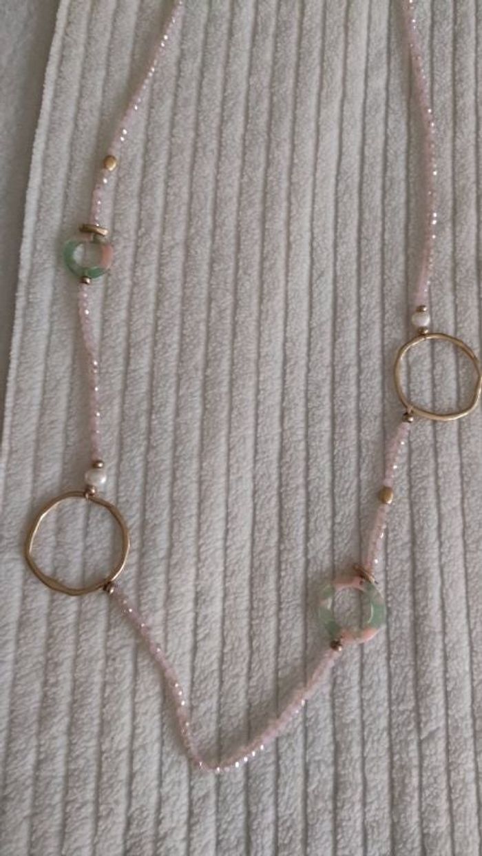 Collier rose pale