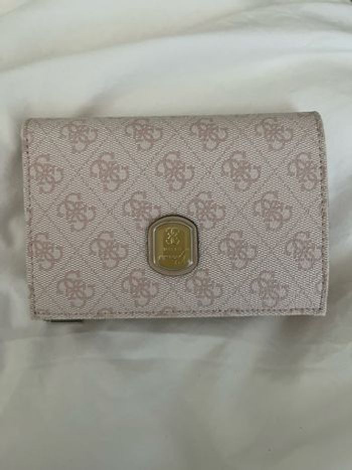 Sac bandoulière + porte feuille porte monnaie Guess noir et rose - photo numéro 4