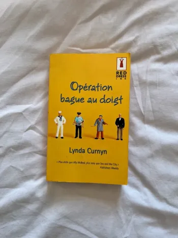 Livre opération bague au doigt