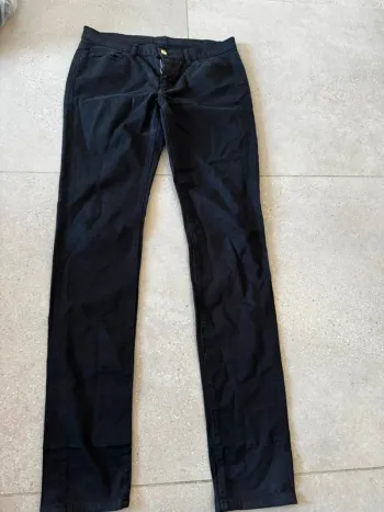 Jean noir lacoste live, très bon état, 40x105cm