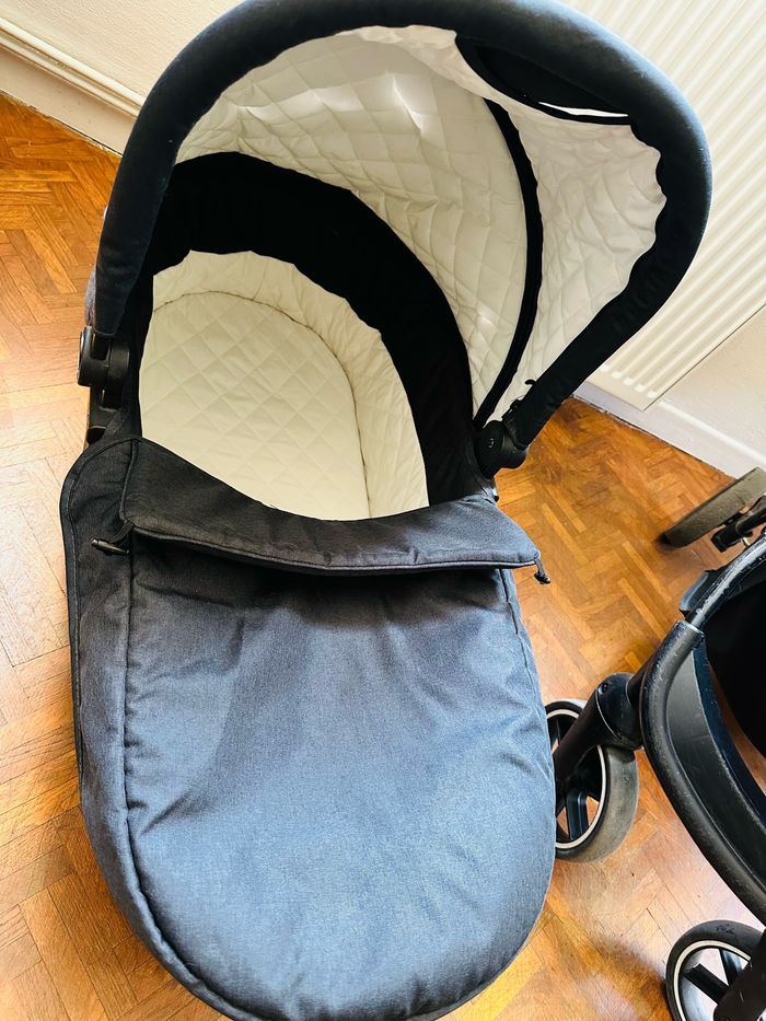 Poussette avec porte bébé - photo numéro 8