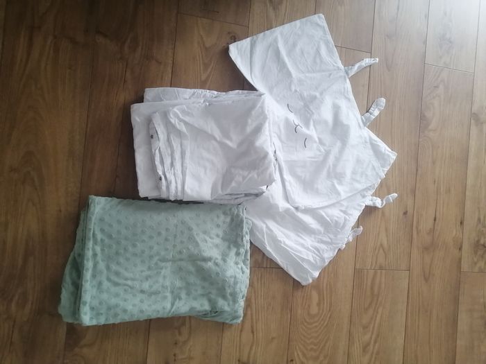 Lot de draps housses et 3 parures de lit