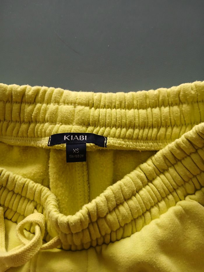 Short long jaune fluo ou vert clair Kiabi xs - photo numéro 4