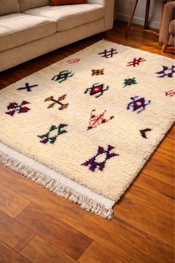 Tapis berbère fait main en 100% laine au motifs traditionnels de l’Atlas