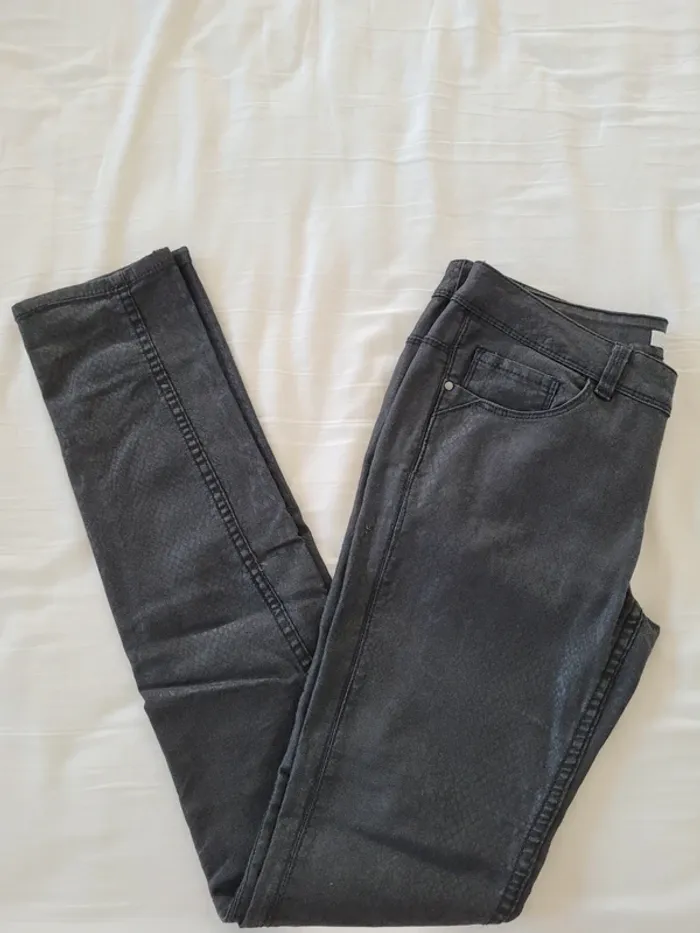 Pantalon Promod slim noir effet peau de serpent - photo numéro 2