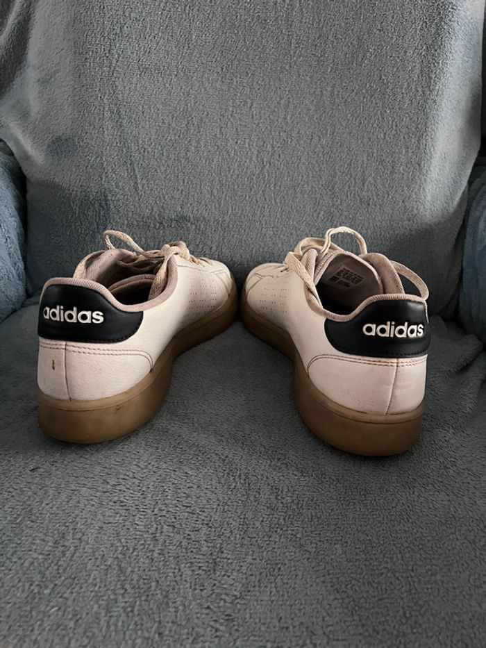 1 paire de baskets blanches Adidas pointure 43 1/4 - photo numéro 3