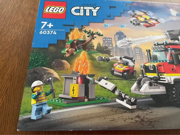 Boîte lego City 60374 Neuve Le camion d’intervention des pompiers - photo numéro 9