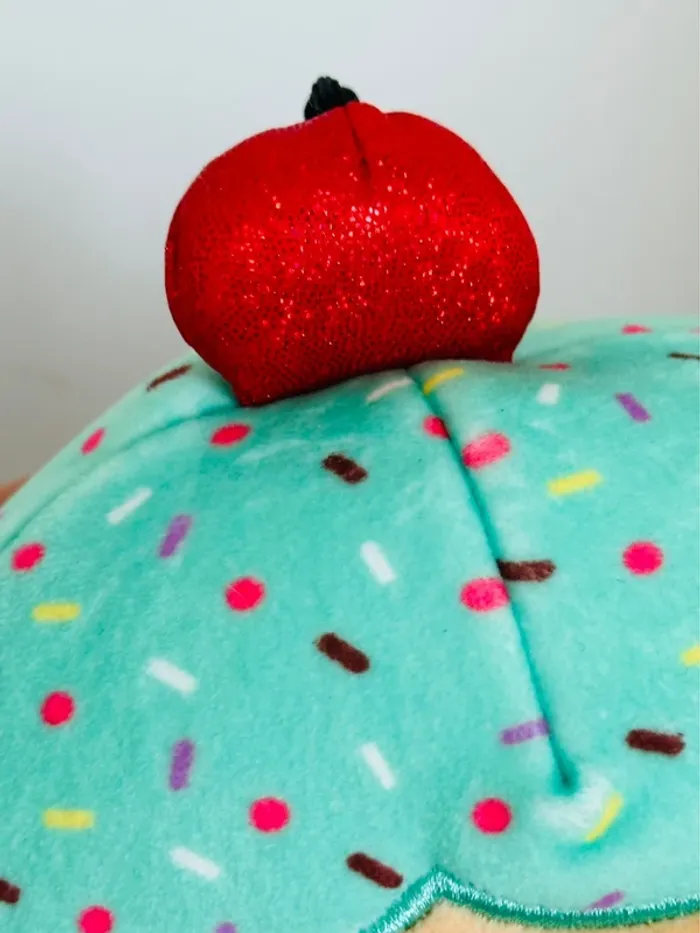Peluche gâteau cerise - photo numéro 4
