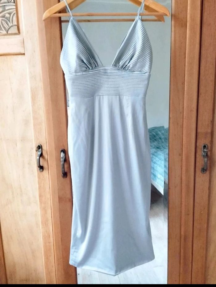 Robe  crayon empire  -  Satin  - gris  argenté - House  of  CB  - S=XS  actuel  - Neuve - photo numéro 5