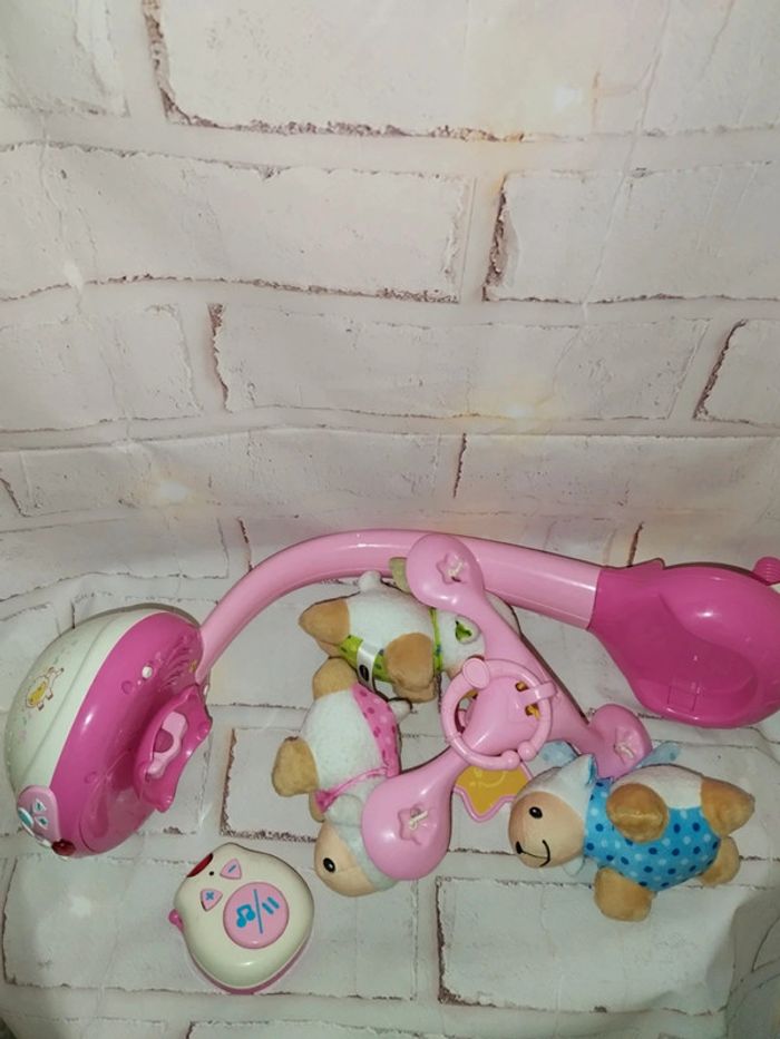 Mobile eveil mouton rose