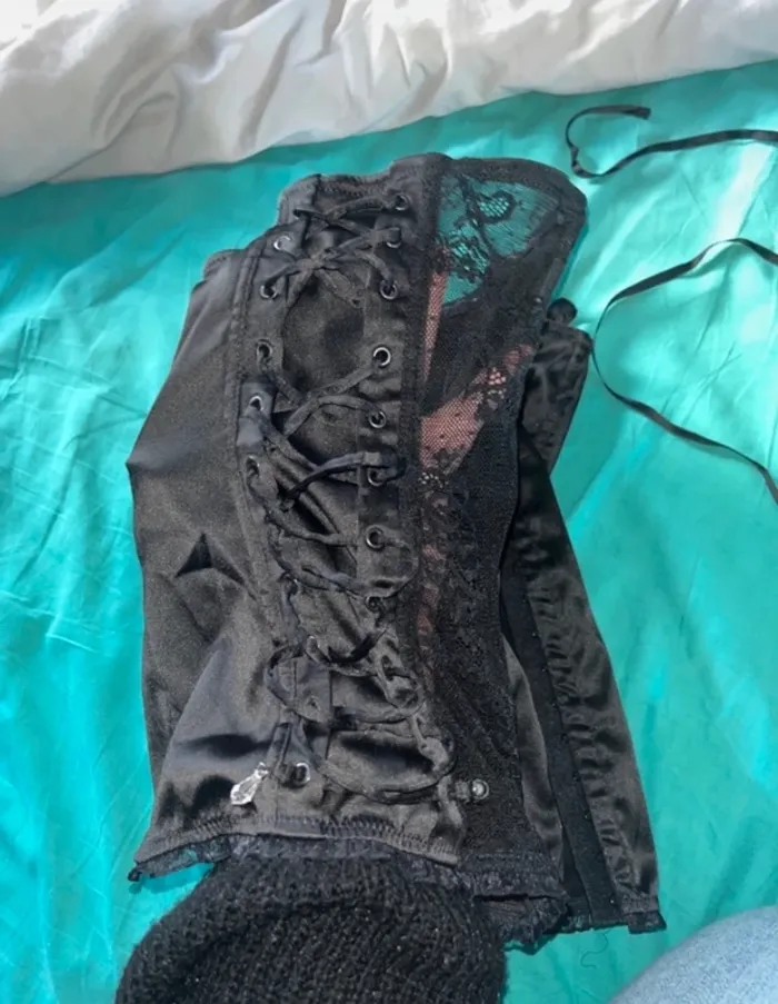 Corset noir - photo numéro 3