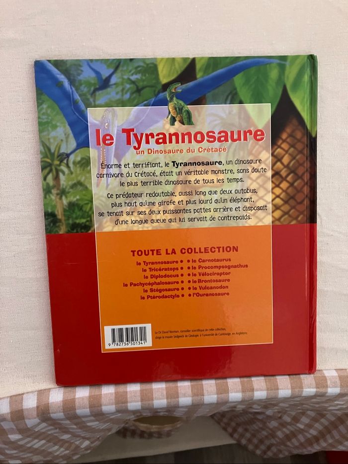 Livre tyrannosaure - photo numéro 2