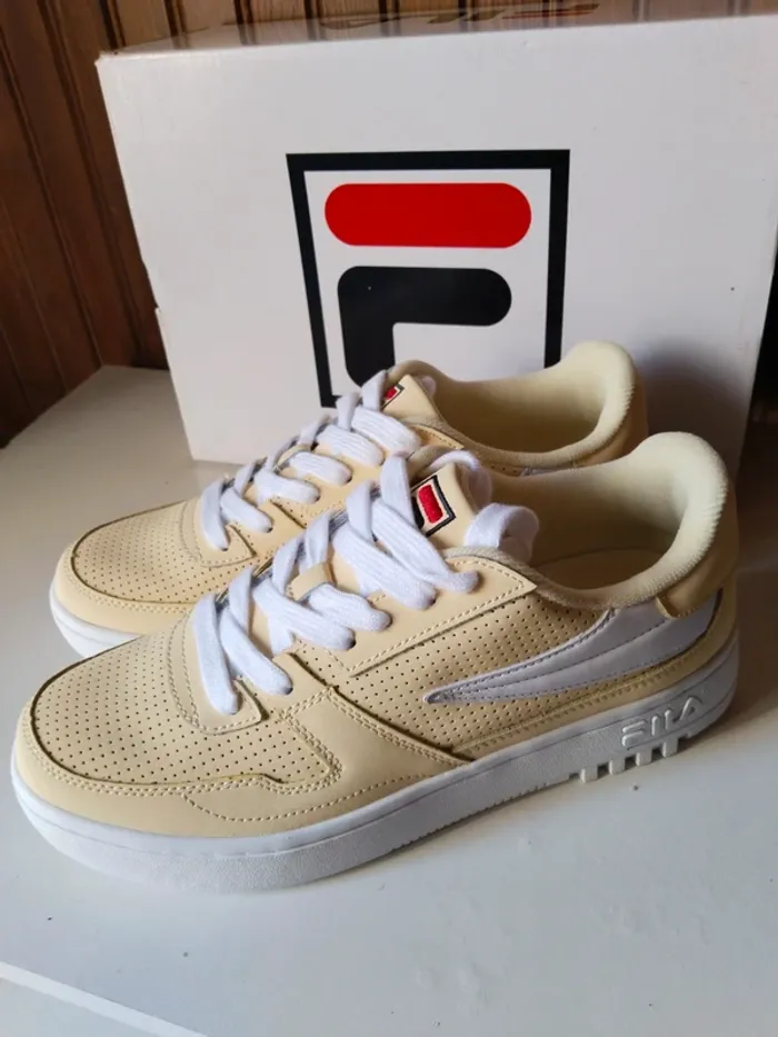 Jolie baskets femme de marque Fila pointure 41 - photo numéro 2
