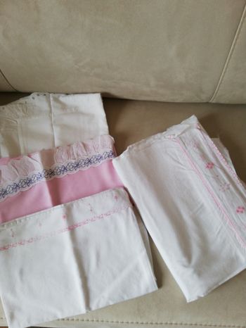 Lot taies oreillers et drap