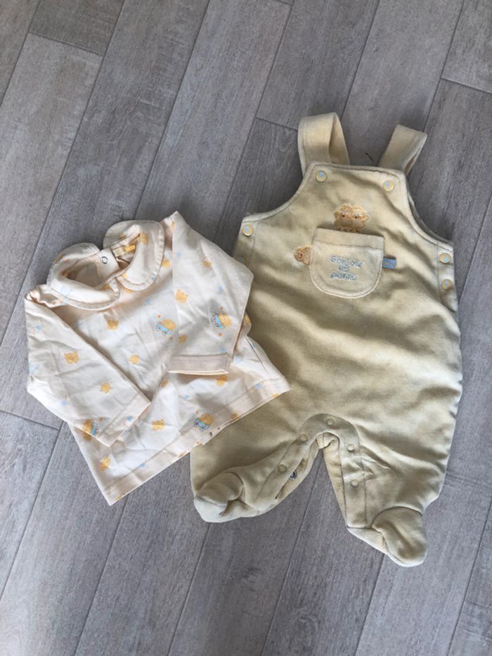 Salopette jaune et tee-shirt fille