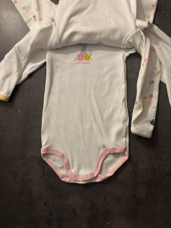 Lot de 3 bodies fille ,petit bateau(24 mois) - photo numéro 3