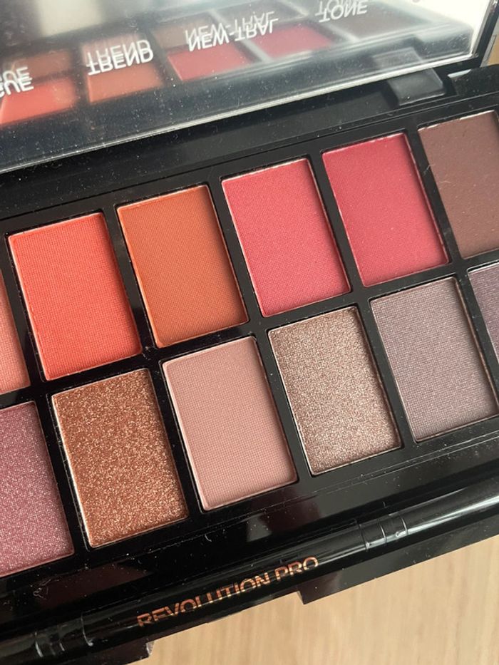 Lot de 2 palettes yeux Kiko + Revolution - photo numéro 7