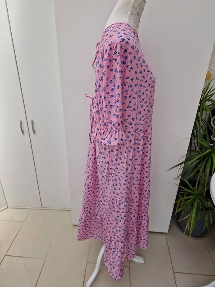 Robe Longue Rose Imprimé Fleurs Bleu Avec Volants - photo numéro 7