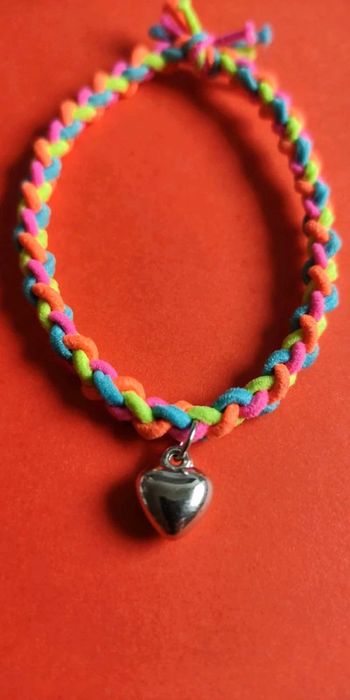 Bracelet fluo avec cœur argenté