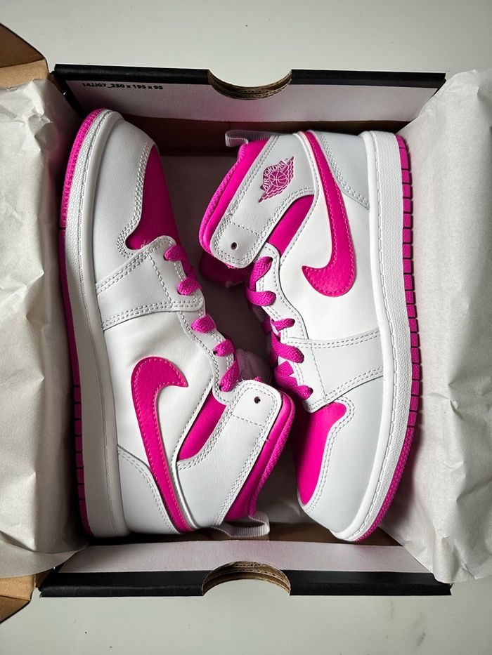 Nike Air Jordan 1 Taille 35 neuf - photo numéro 2