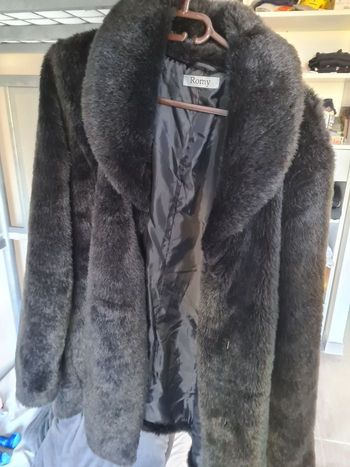 Veste neuf à poil  chaude. T 3 (L )