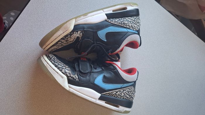Baskets Nike Jordan pointure 38,5 gargon - photo numéro 5
