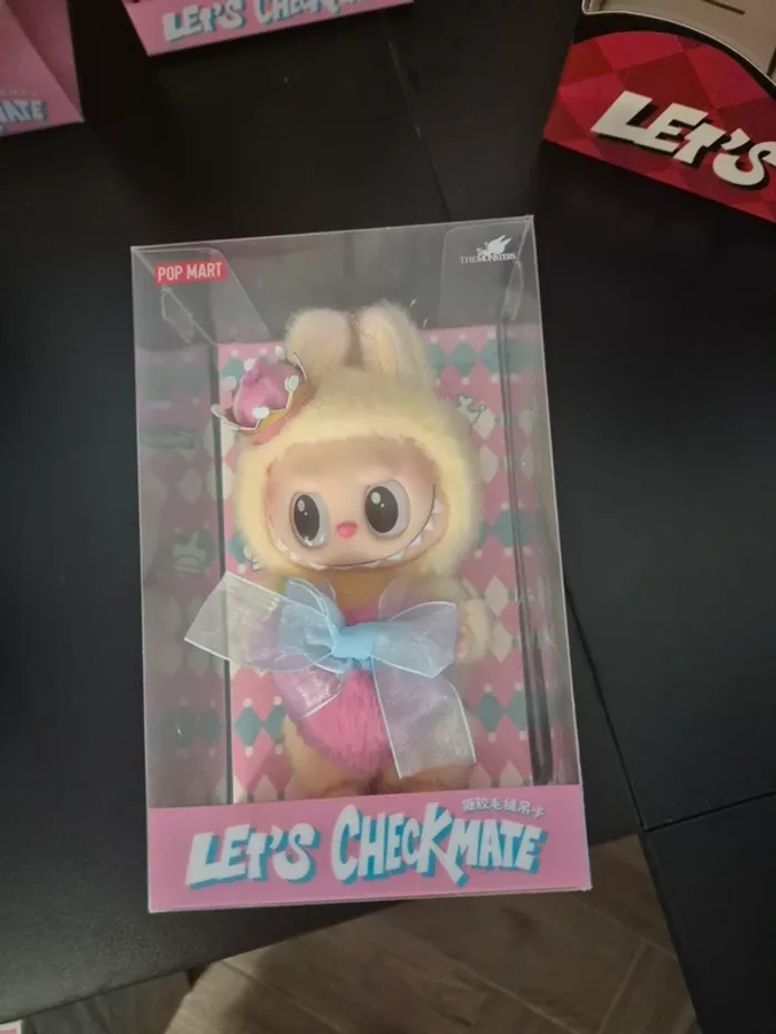 Pop mart let's checkmate Queen