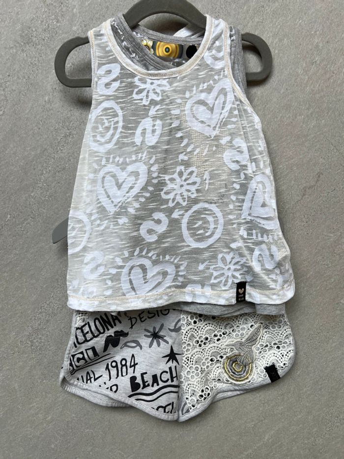 Ensemble 3 pièces desigual 5/6ans tee shirt et short