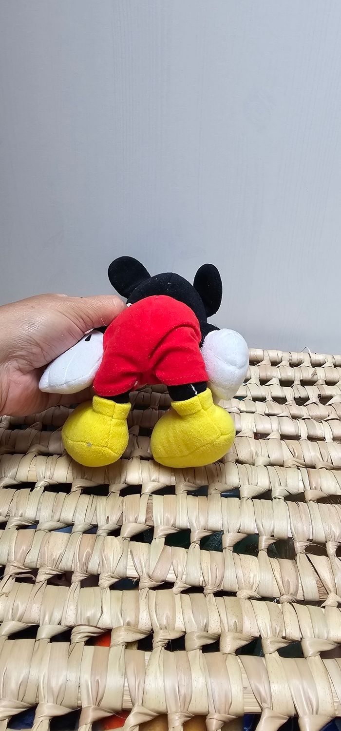Petite peluche Mickey Disney - photo numéro 3