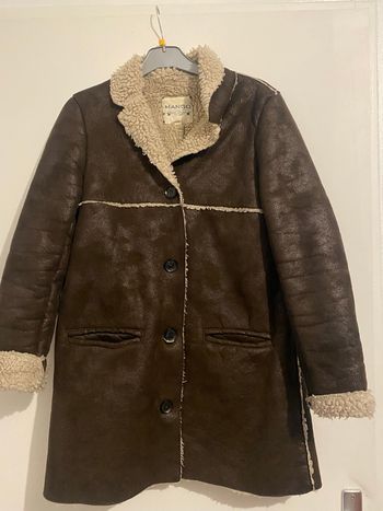 Manteau aviateur long marron doublé en fausse fourrure Mango